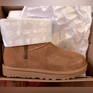 Ugg Wheat Classic Mini Bailey Zip Sz6 Brand New